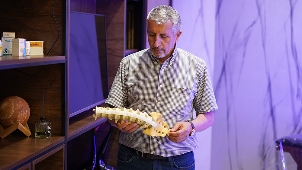 بهترین جراح مغز و اعصاب و ستون فقرات در مشهد – متخصص برجسته درمان دیسک و سیاتیک